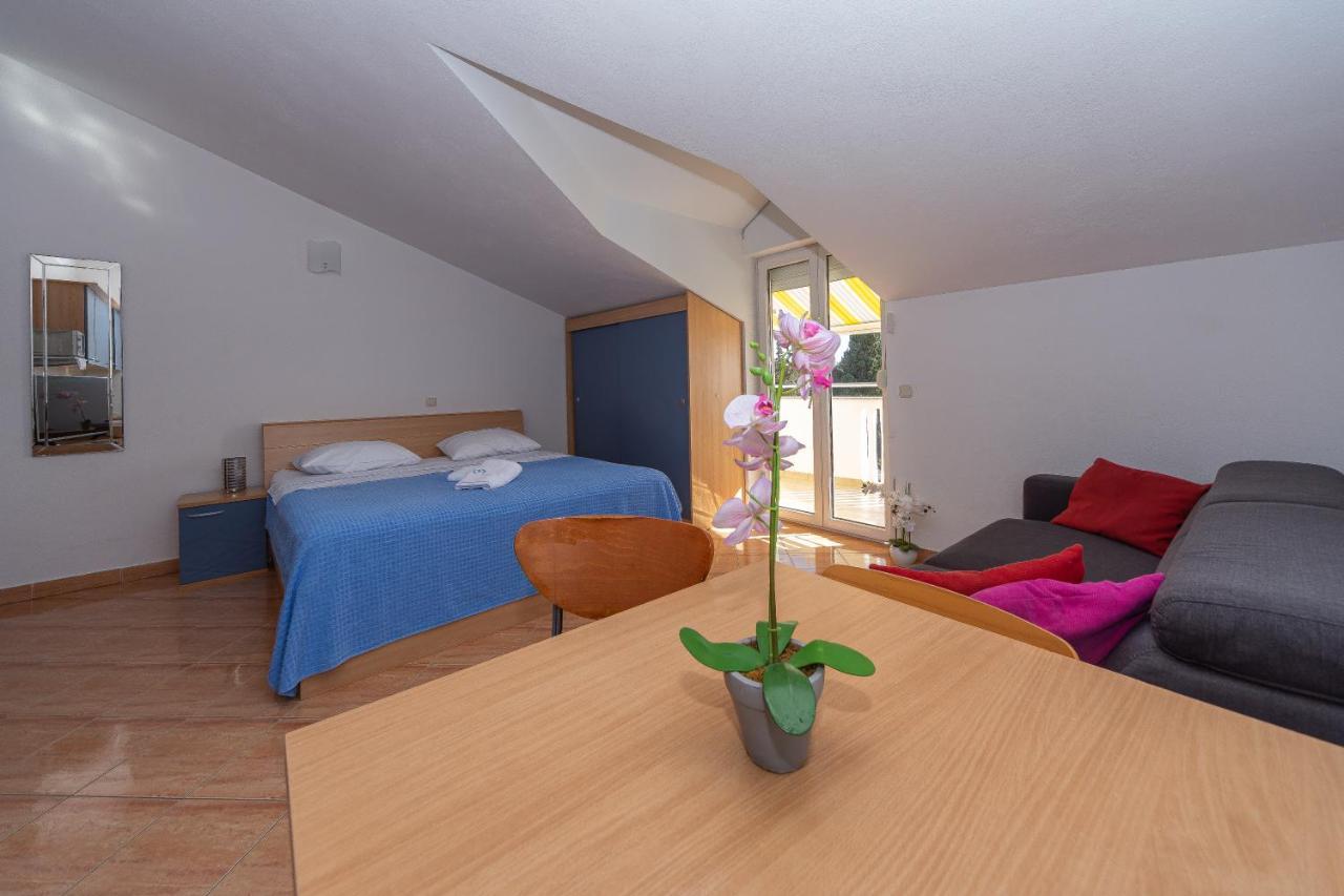 Apartments Dalmata Biograd Na Moru Bagian luar foto