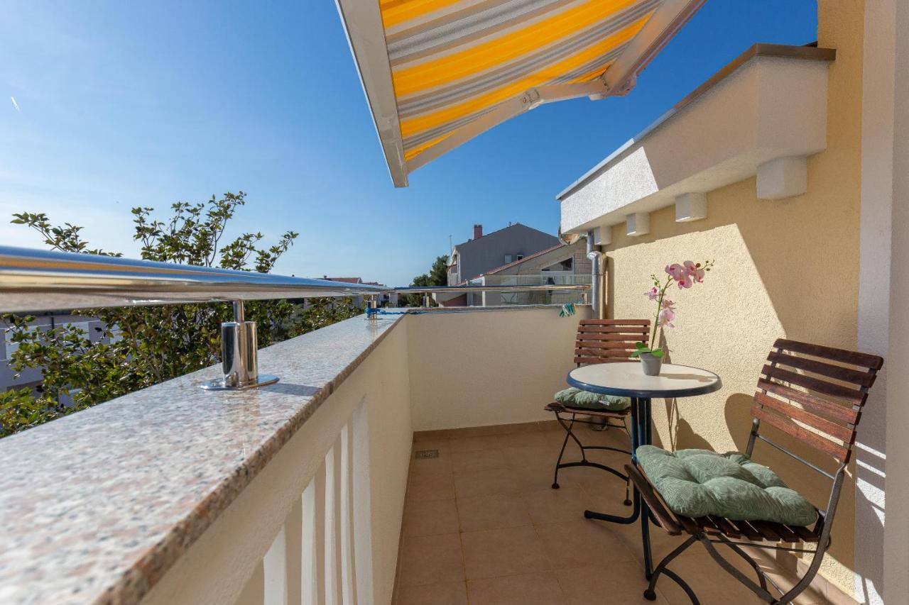 Apartments Dalmata Biograd Na Moru Bagian luar foto