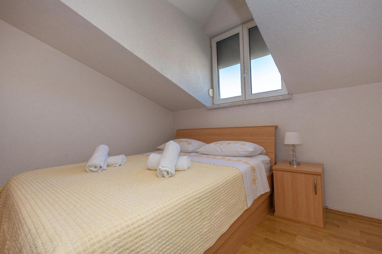 Apartments Dalmata Biograd Na Moru Bagian luar foto