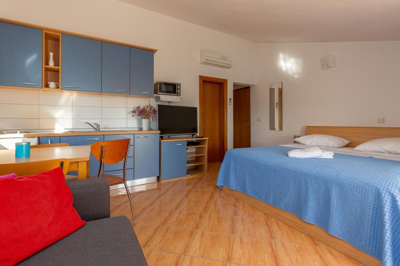 Apartments Dalmata Biograd Na Moru Bagian luar foto