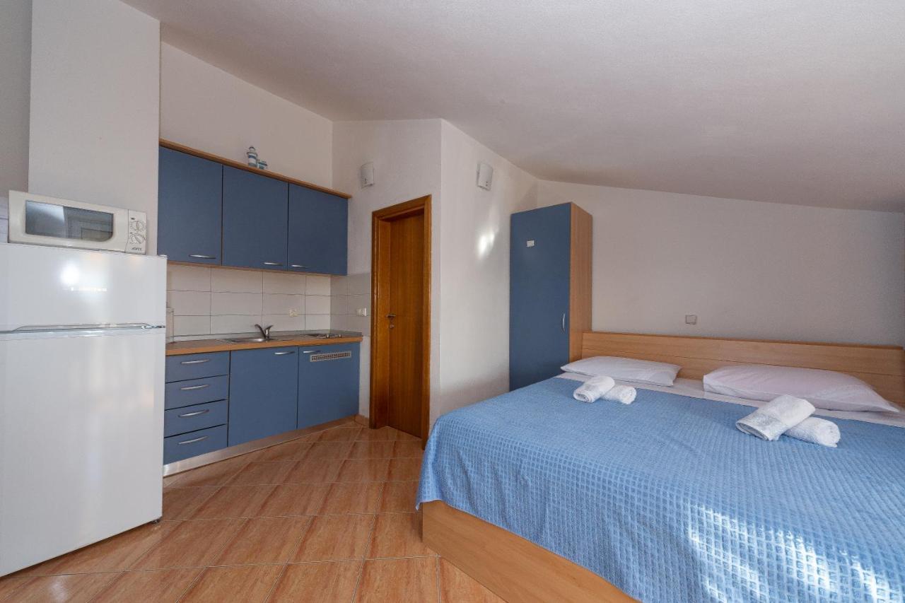 Apartments Dalmata Biograd Na Moru Bagian luar foto