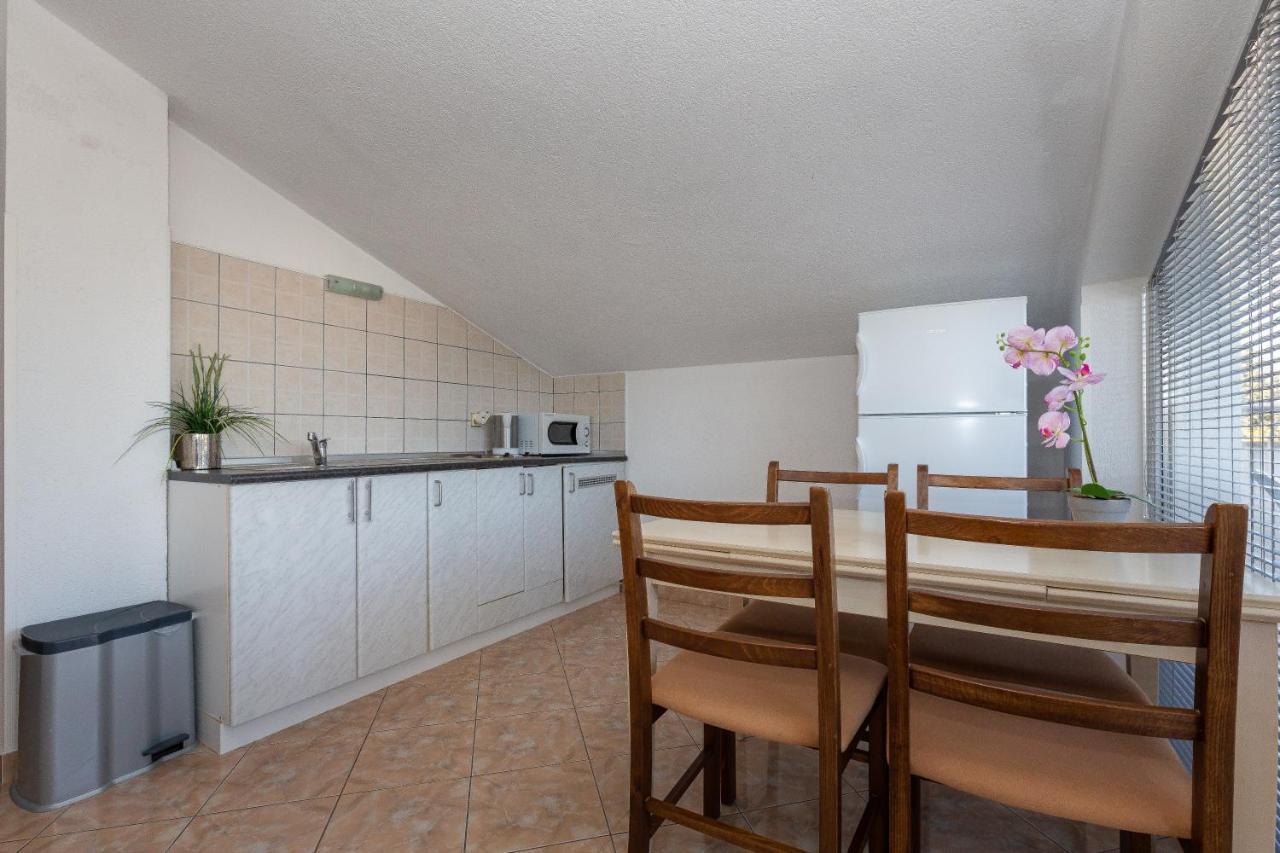Apartments Dalmata Biograd Na Moru Bagian luar foto