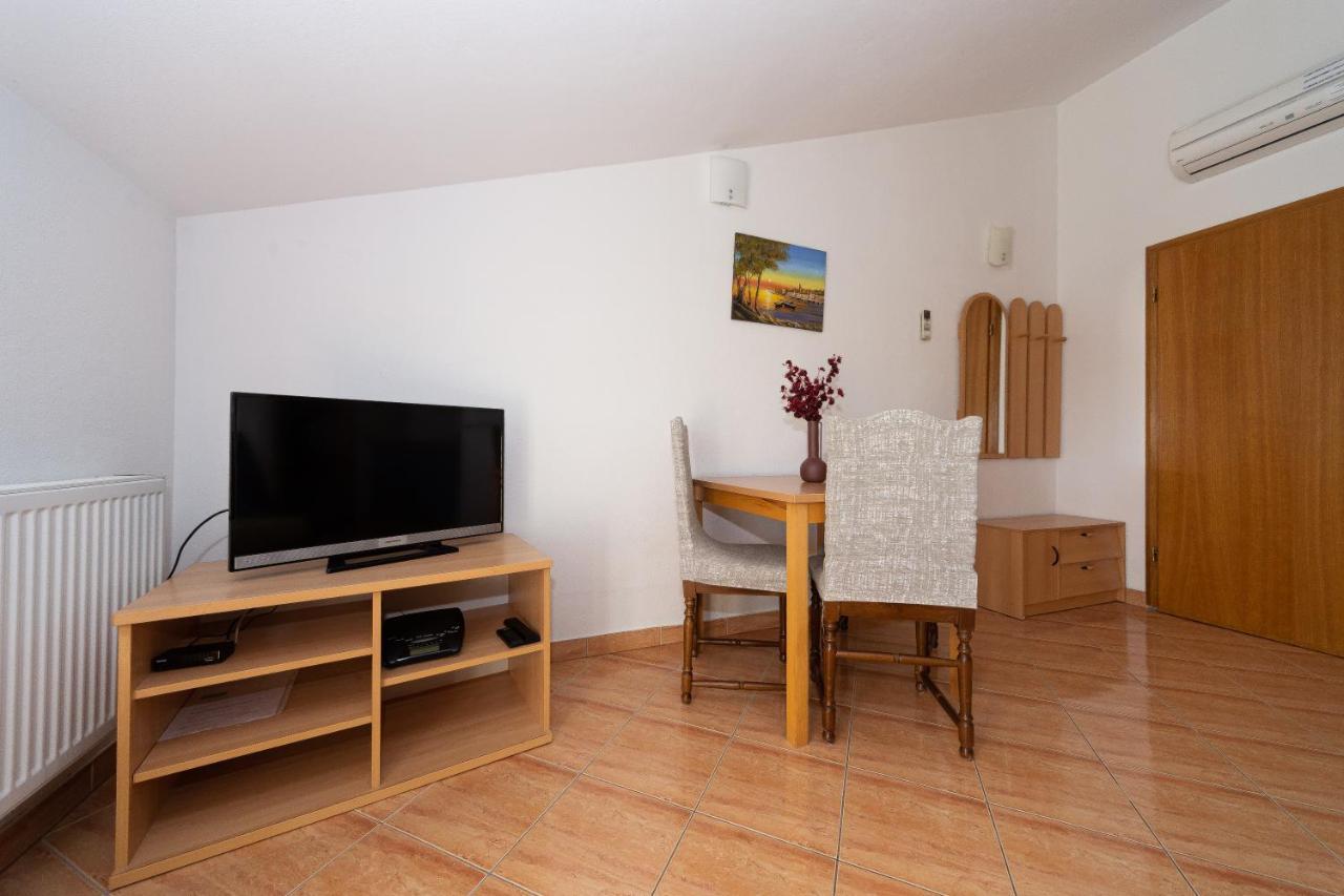 Apartments Dalmata Biograd Na Moru Bagian luar foto