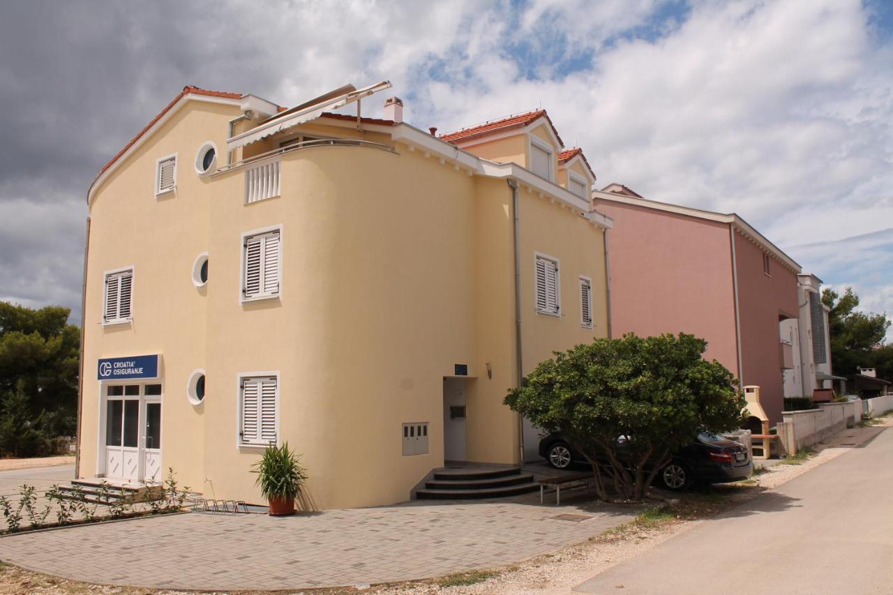 Apartments Dalmata Biograd Na Moru Bagian luar foto